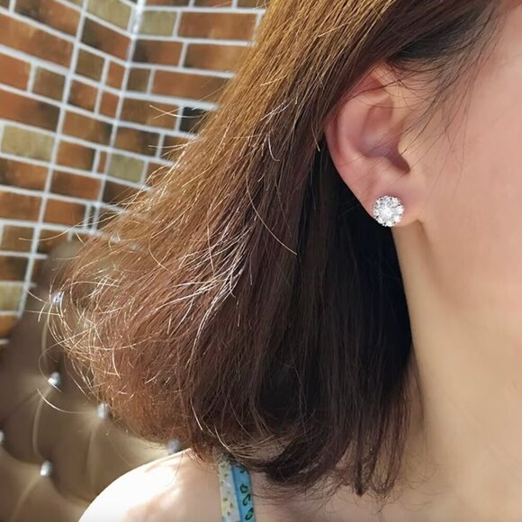 NEW 18k White Gold Round Diamond Earrings - Picture 5 of 6